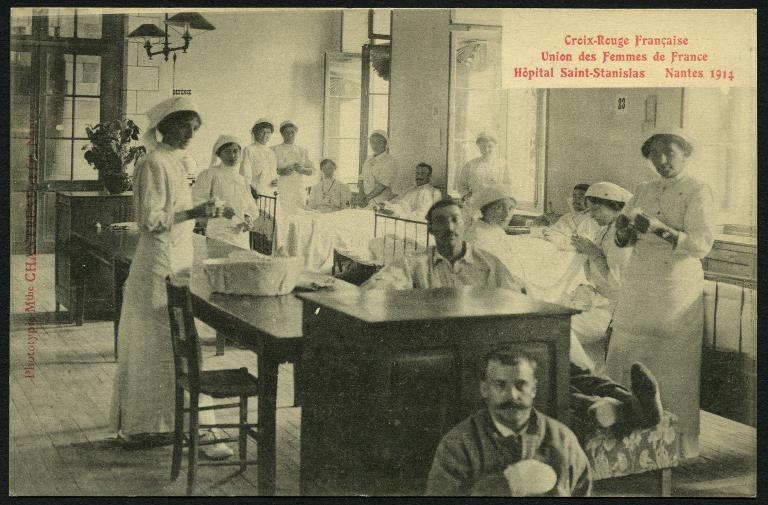 Croix-Rouge française. Union des Femmes de France. Hôpital Saint-Stanislas. Nantes 1914.