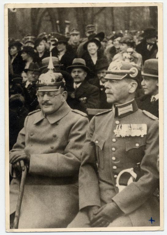 Karl Hotz lors de la commémoration des héros à Tübingen
