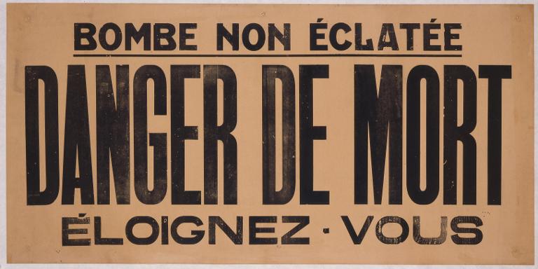 Bombe non éclatée. Danger de mort. Eloignez-vous